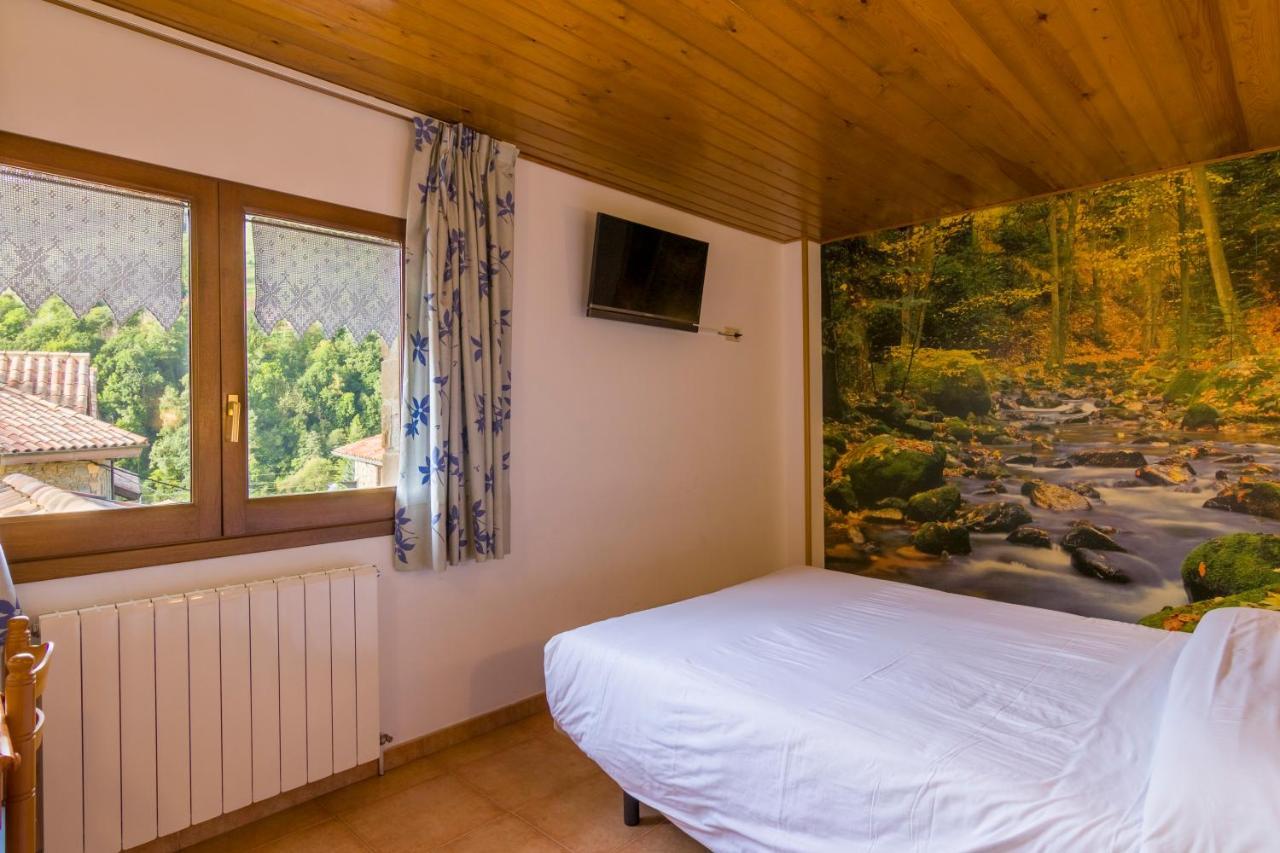 Hostal Cal Mestre Vilallonga de Ter Eksteriør bilde